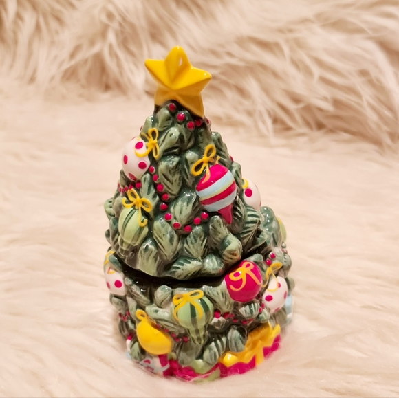 Vintage Design Christmas Tree Salt & Pepper Shaker Stack - Picture 4 of 7